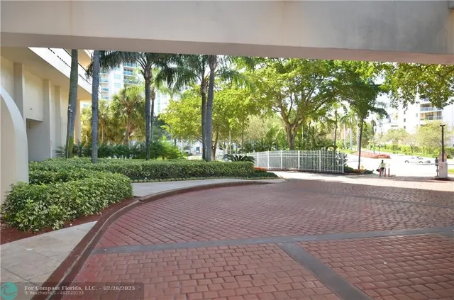 $5,000 | 19355 Turnberry Way, Unit 7L, Aventura, FL 33180