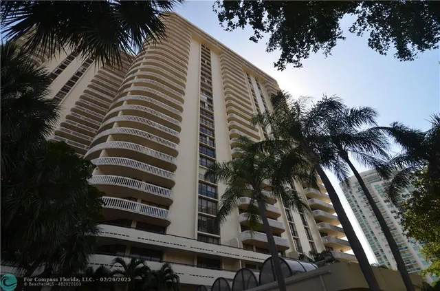 $5,000 | 19355 Turnberry Way, Unit 7L, Aventura, FL 33180