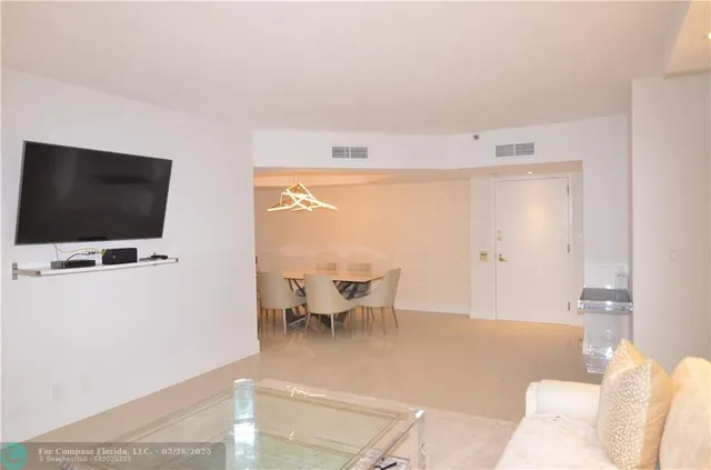 $5,000 | 19355 Turnberry Way, Unit 7L, Aventura, FL 33180