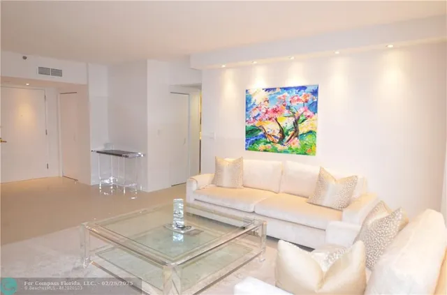 $5,000 | 19355 Turnberry Way, Unit 7L, Aventura, FL 33180