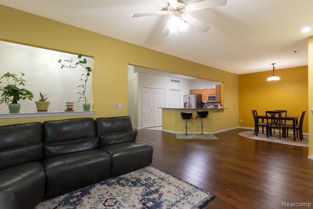 1723 Deepwood Circle Rochester, MI 48307 - Photo 4 of 20