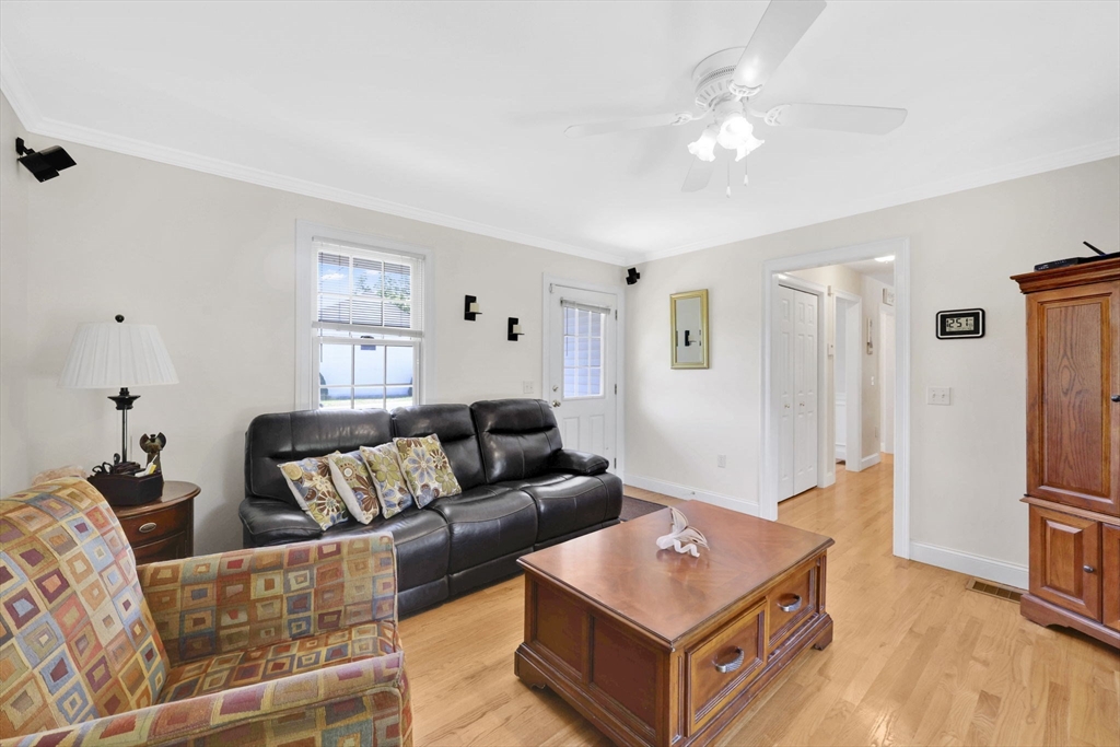 94 Meadowbrook Road East Longmeadow, MA 01028 - Photo 4 of 27