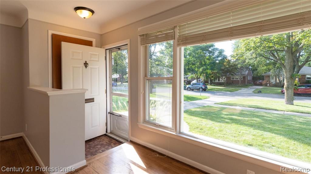 2401 Derby Road Troy, MI 48084 - Photo 6 of 25