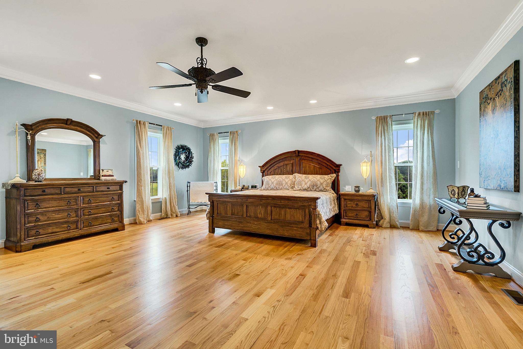 8633 Shepherds Way Rixeyville, VA 22737 - Photo 22 of 48 a living room with furniture and a wooden floor
