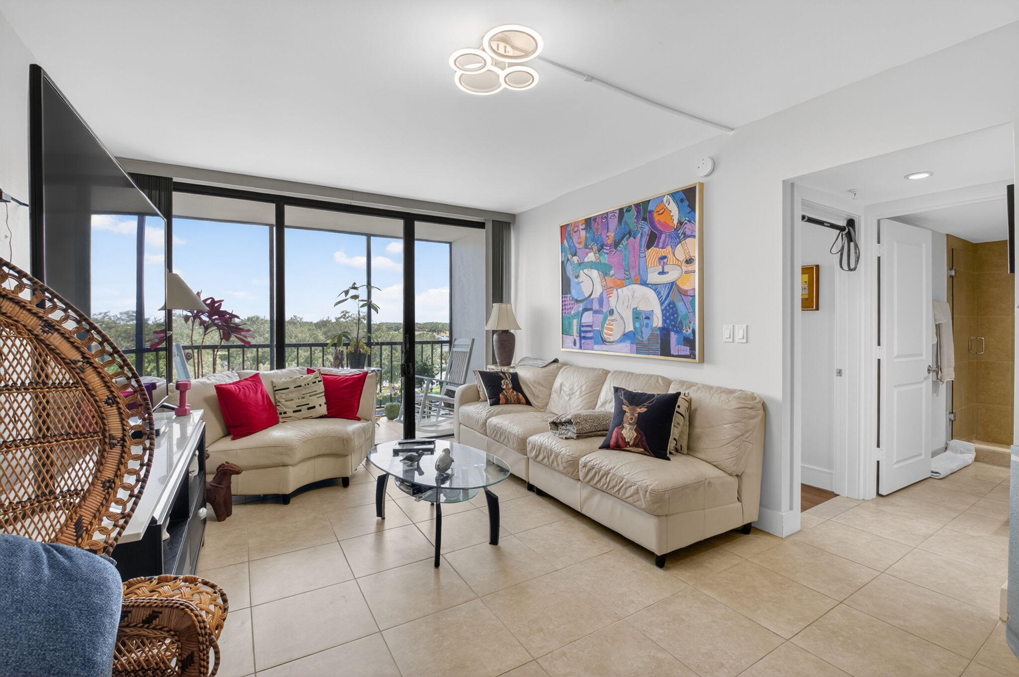 7786 Lakeside Boulevard, Unit 653 Boca Raton, FL 33434 - Photo 11 of 61 Living Room
