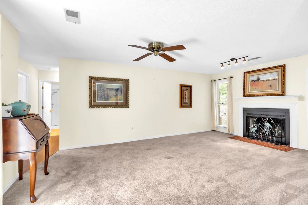 1291 Calhoun Road Greenwood, SC 29649 - Photo 3 of 27
