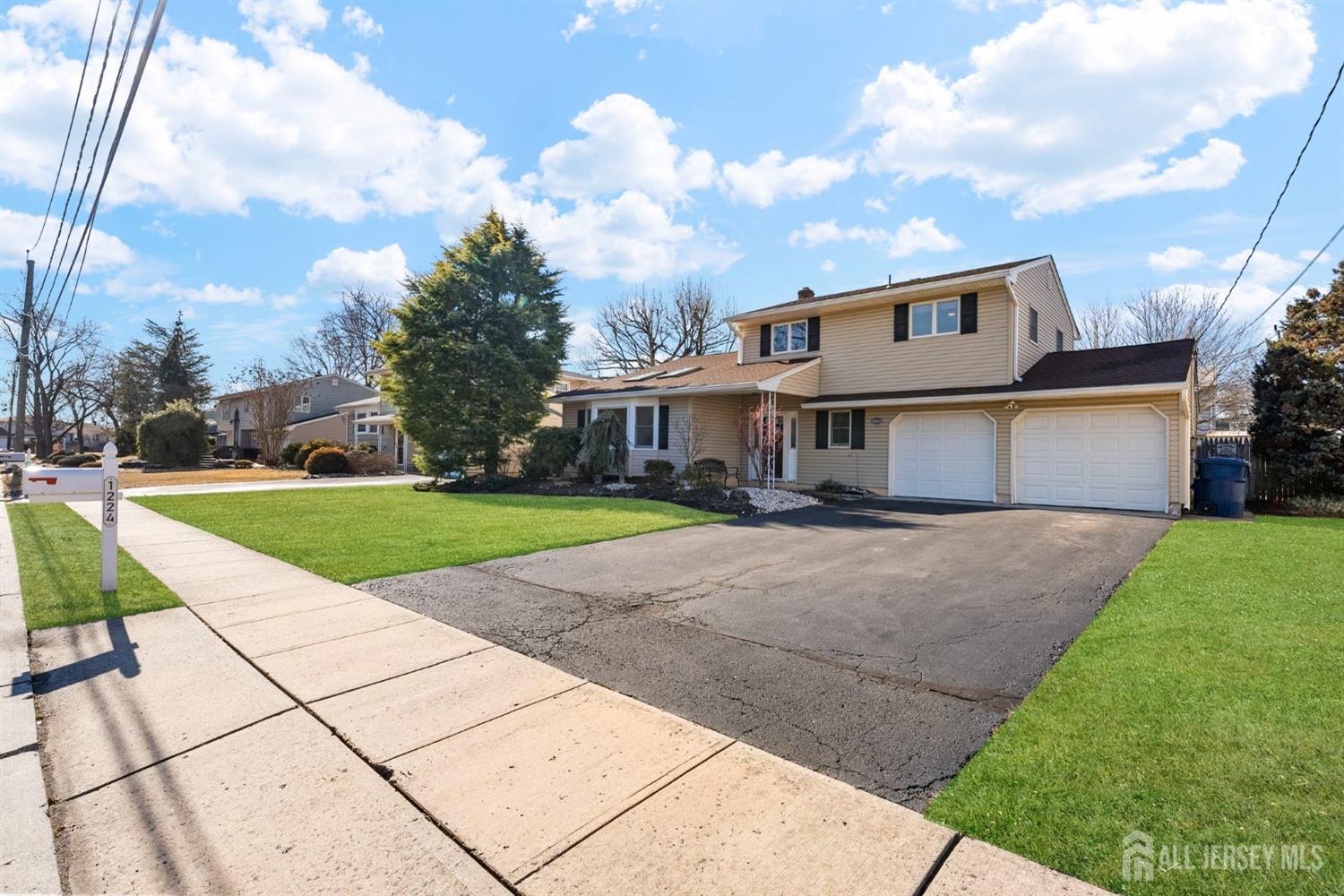 1224 Cherokee Road North Brunswick, NJ 08902 - Photo 3 of 52 Gallery Image 3