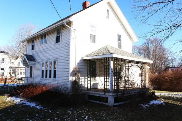 $240,000 | 351 Broadway, Rockland, ME 04841