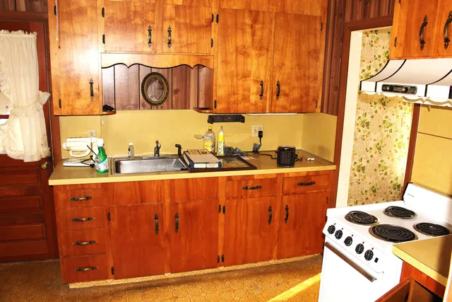 $240,000 | 351 Broadway, Rockland, ME 04841