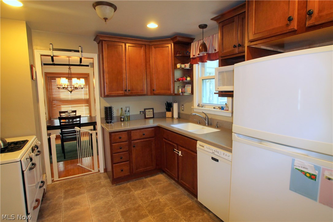 2456 Laurelhurst Road Cleveland, OH 44118 - Photo 6 of 13 Gallery Image 6