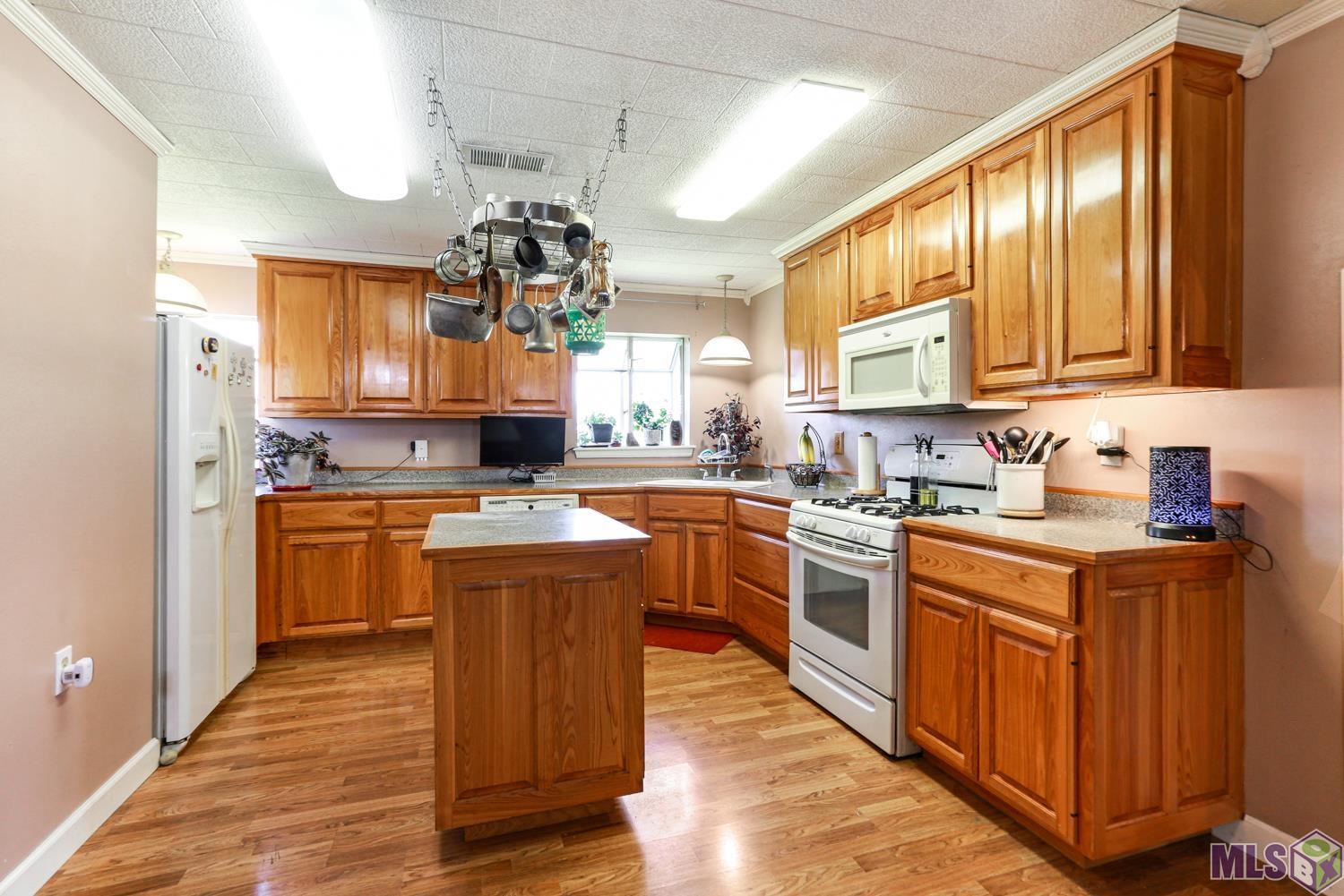 39373 Pershing Mire Road Gonzales, LA 70737 - Photo 5 of 16 Gallery Image 5
