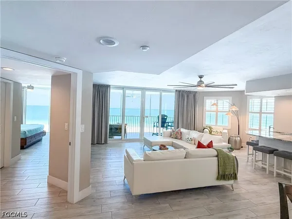 $2,000,000 | 6620 Estero Boulevard, Unit 1006, Fort Myers Beach, FL 33931