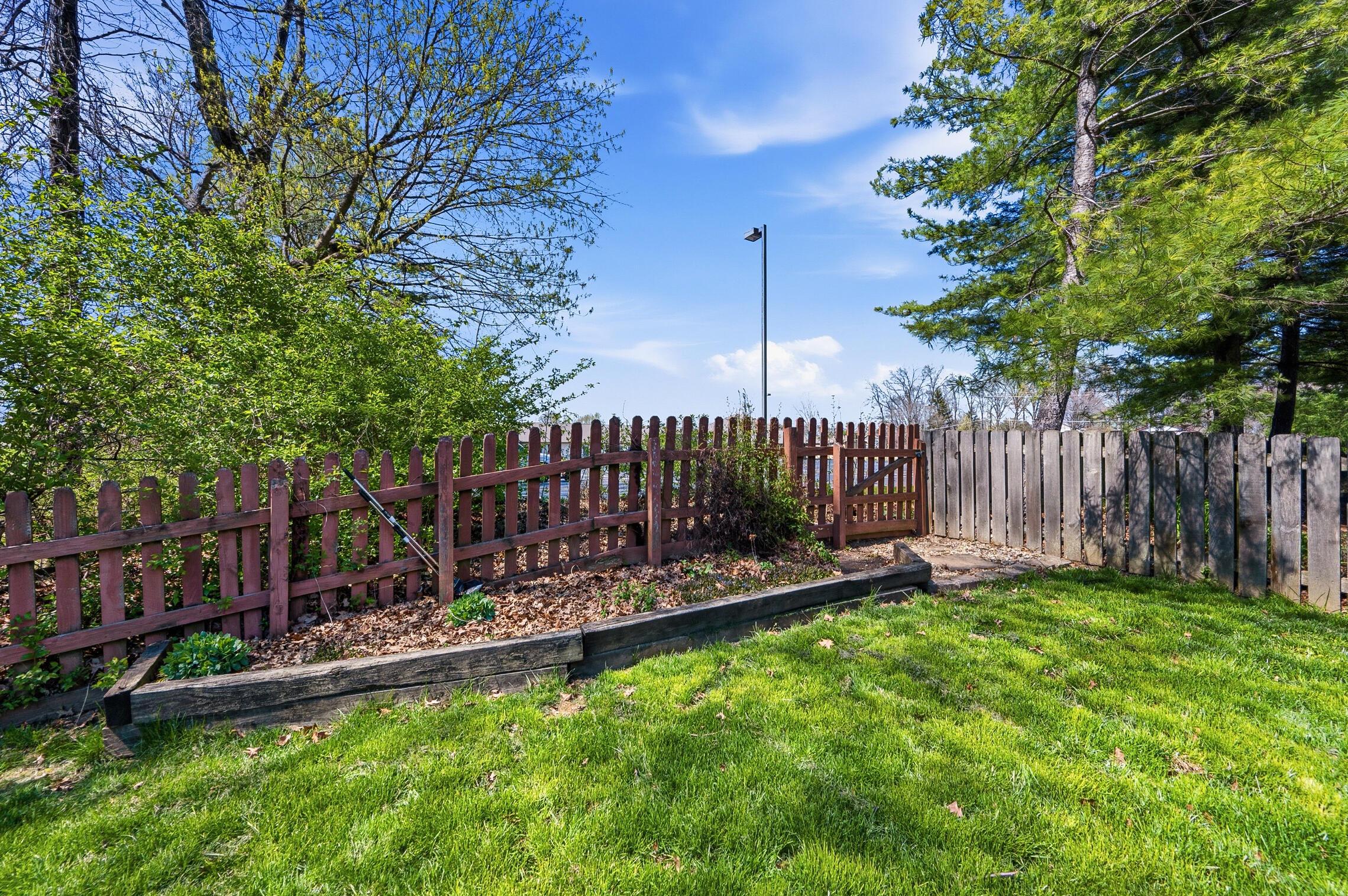 637 Ridenour Road Columbus, OH 43230 - Photo 50 of 61 Fenced Yard