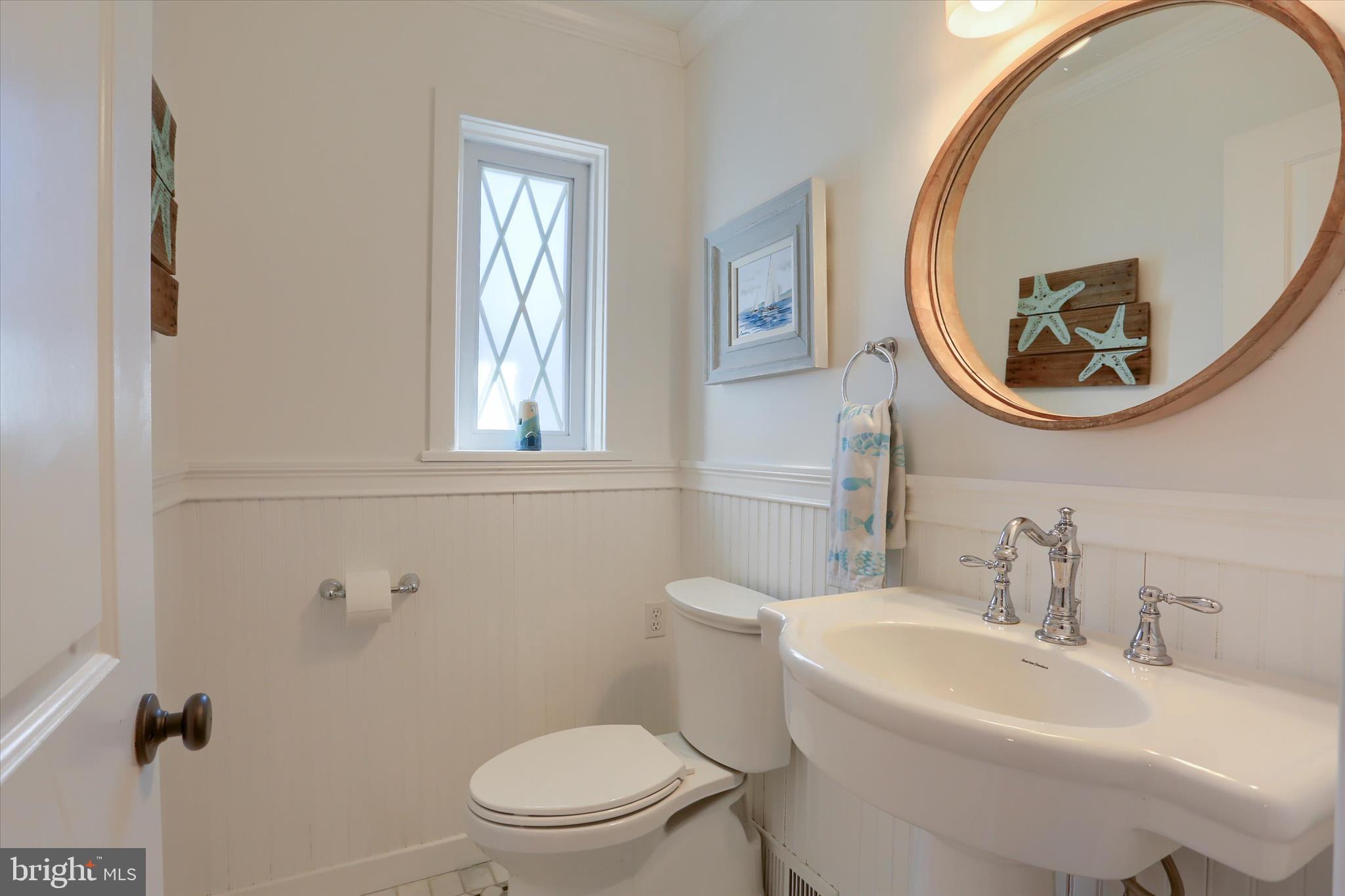 155 Oak Lane Hershey, PA 17033 - Photo 10 of 54 a bathroom with a toilet a sink and a mirror