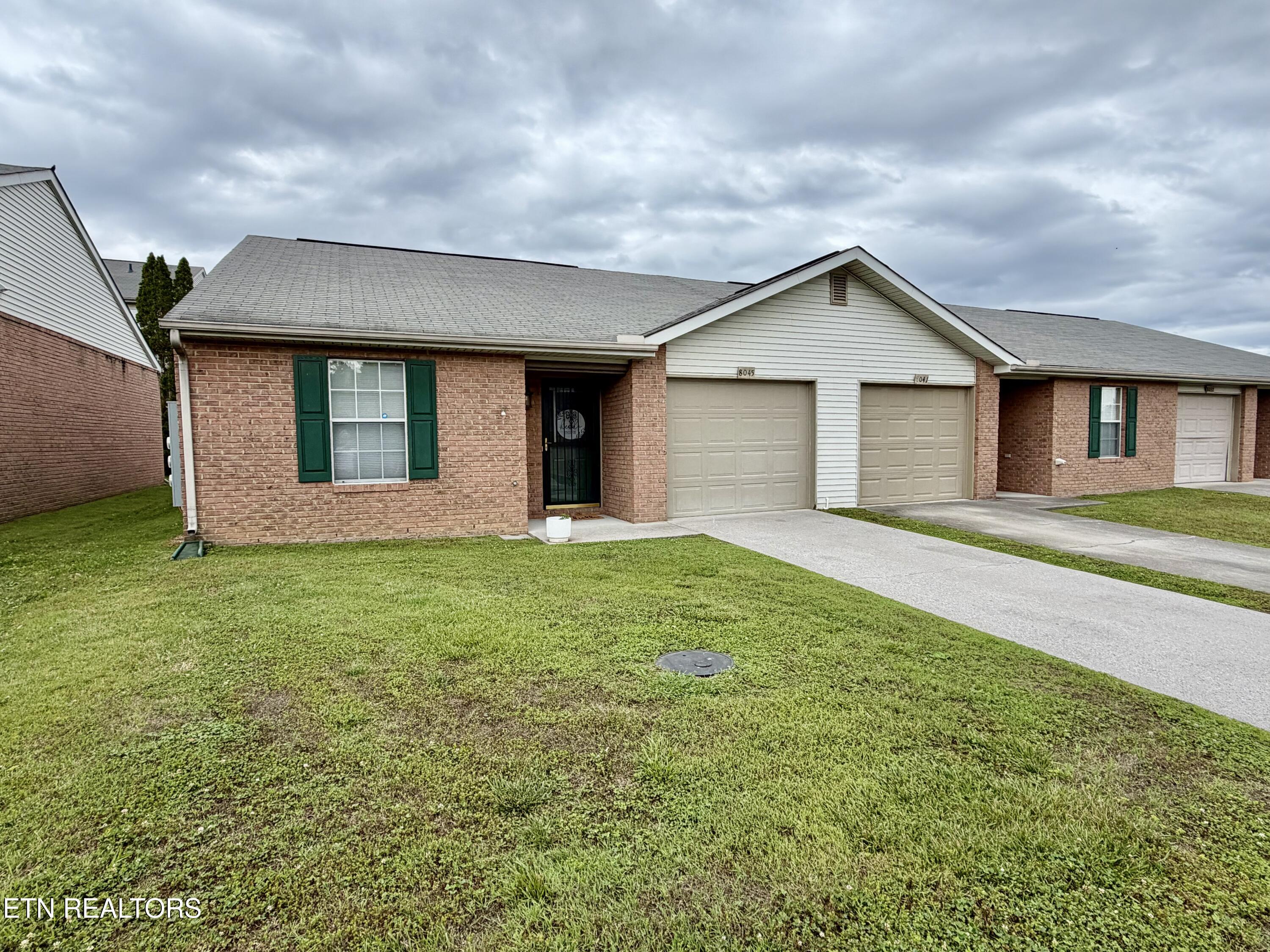 8045 Stablegate Way Powell, TN 37849 - Photo 2 of 22 IMG_8527