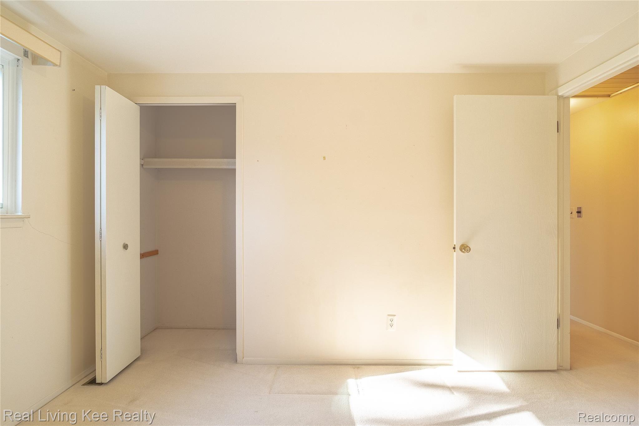 988 Briston Drive Rochester, MI 48307 - Photo 55 of 79 3rd Bedroom Closet