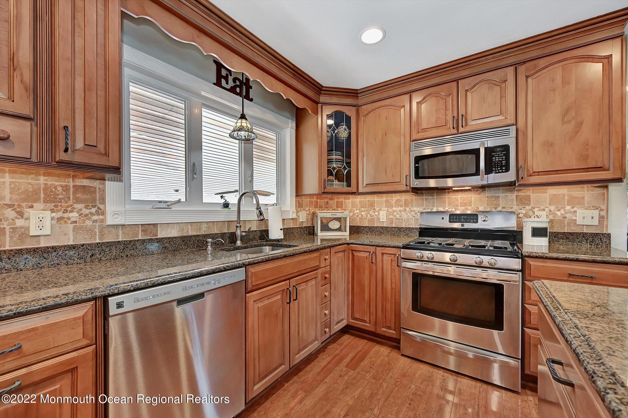 75 Brookhill Drive Howell, NJ 07731 - Photo 11 of 46 10-Kitchen