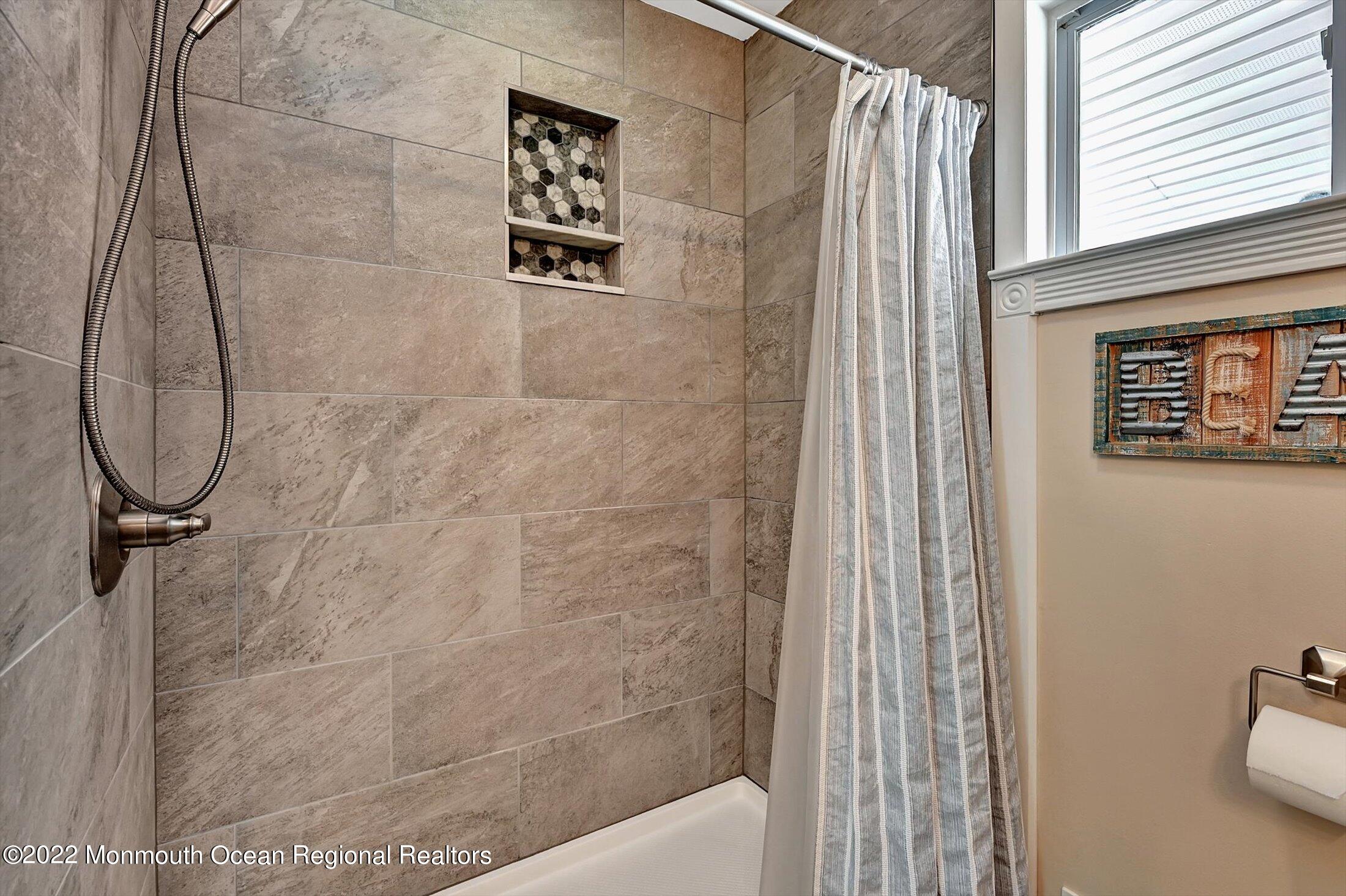 75 Brookhill Drive Howell, NJ 07731 - Photo 18 of 46 17-1st Floor Bath