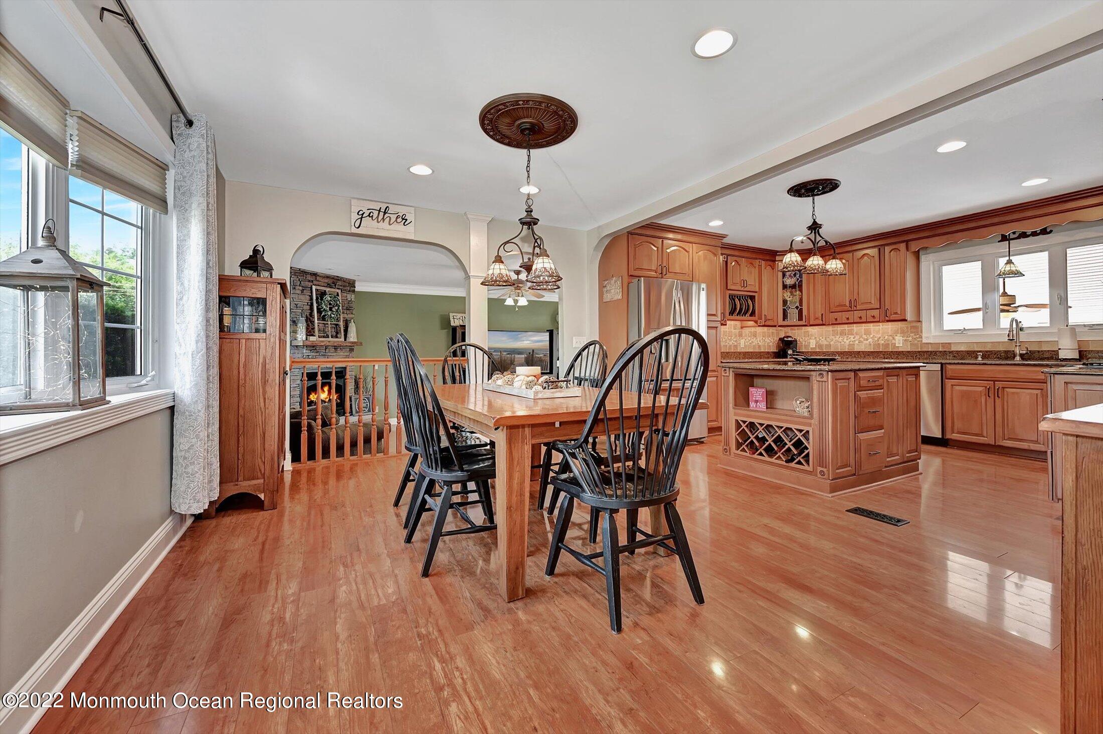 75 Brookhill Drive Howell, NJ 07731 - Photo 5 of 46 04-Dining