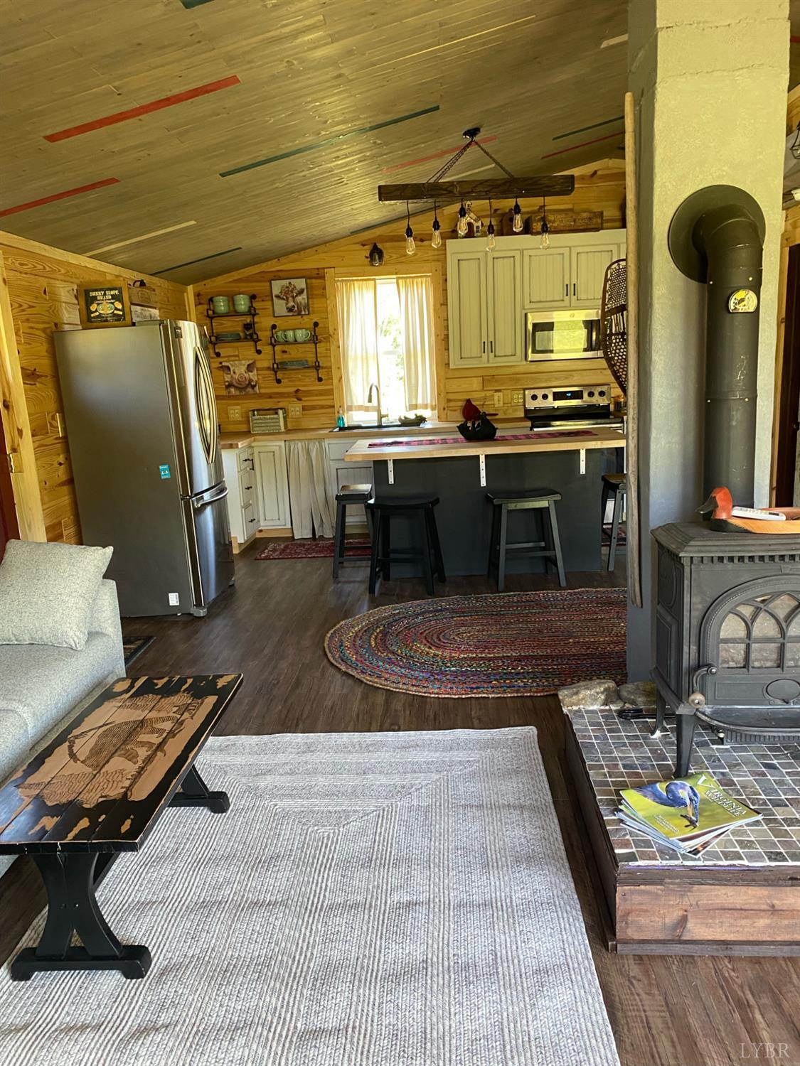 7392 Peaks Road Bedford, VA 24523 - Photo 14 of 48 a room with gym equipment