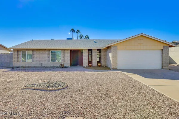 $2,400 | 4933 West Larkspur Drive, Glendale, AZ 85304