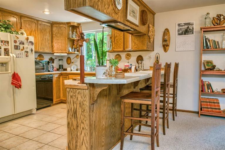 4458 Hillcrest Road Medford, OR 97504 - Photo 6 of 27 Additional Photo