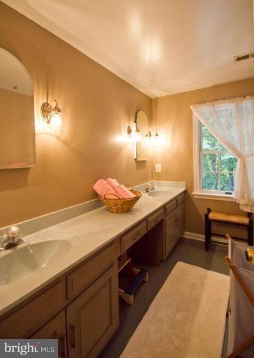 270 Grays Road Lothian, MD 20711 - Photo 15 of 30 UPPER LEVEL FULL BATH