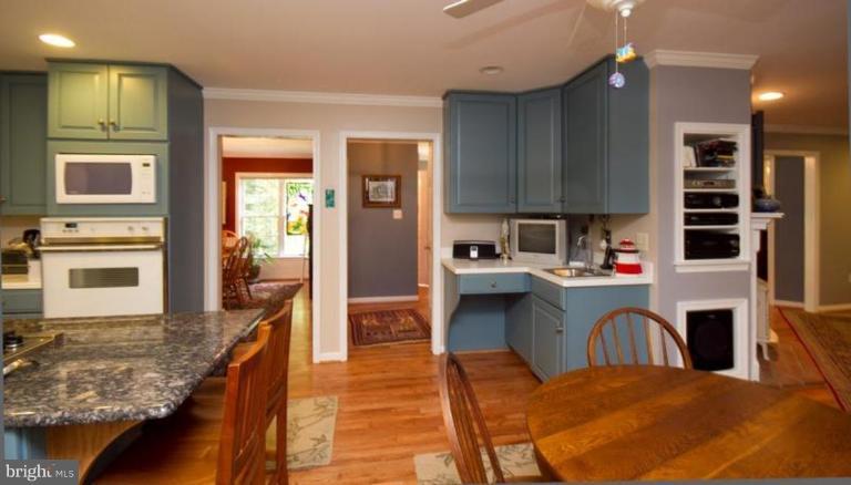 270 Grays Road Lothian, MD 20711 - Photo 28 of 30 KITCHEN DESK / WET BAR