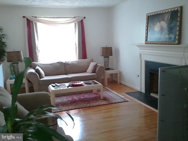 130 Environs Road Sterling, VA 20165 - Photo 5 of 16 Family Room