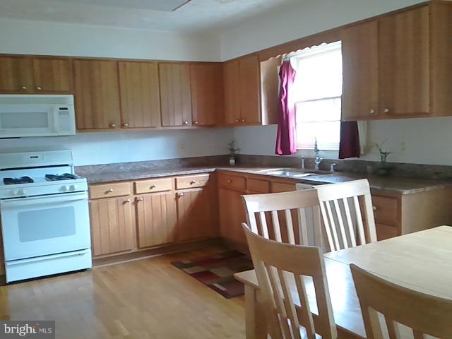 130 Environs Road Sterling, VA 20165 - Photo 8 of 16 Kitchen