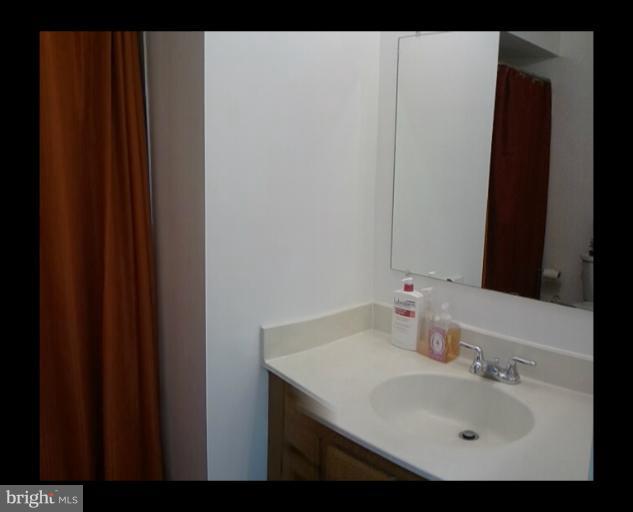 130 Environs Road Sterling, VA 20165 - Photo 9 of 16 Hall Bath