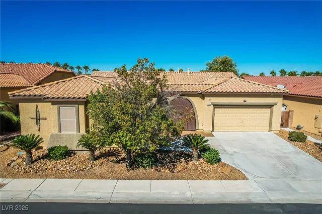 $3,300 | 7232 Frontier Hills Avenue, Las Vegas, NV 89113
