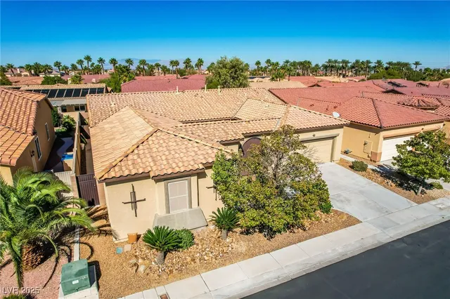 $3,300 | 7232 Frontier Hills Avenue, Las Vegas, NV 89113