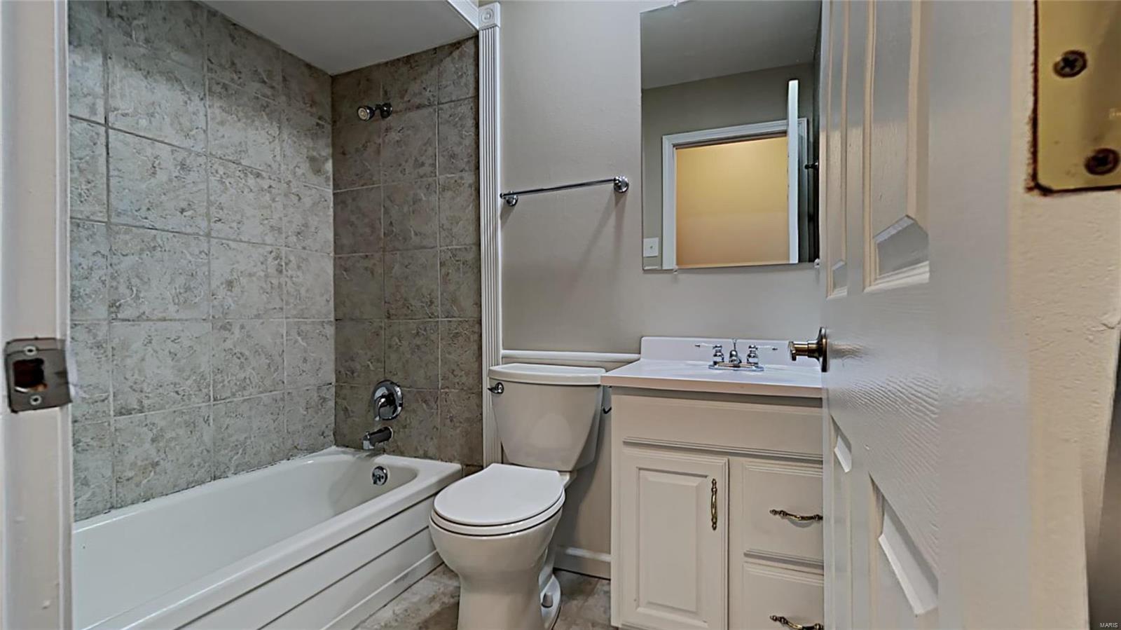 249 Pine Tree Lane Ballwin, MO 63011 - Photo 17 of 22