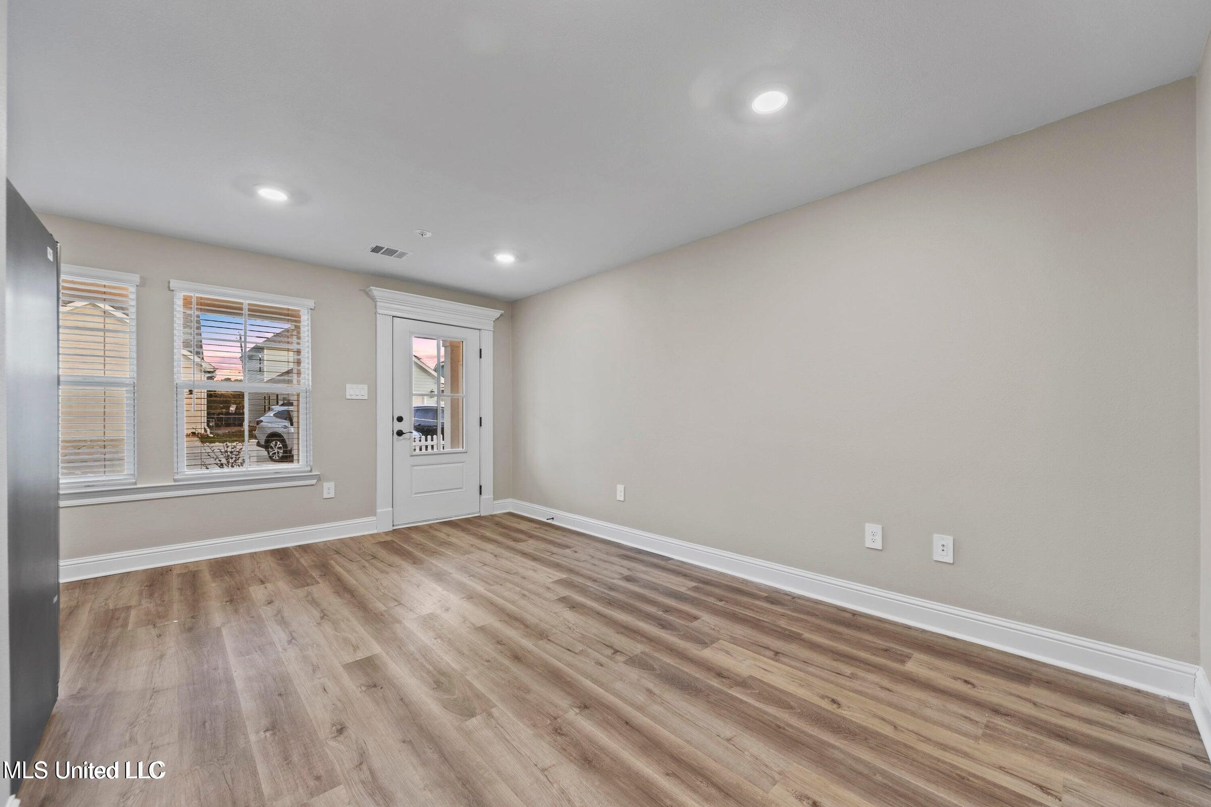 1527 2nd Street Gulfport, MS 39501 - Photo 2 of 11 20250227173451652161000000-o