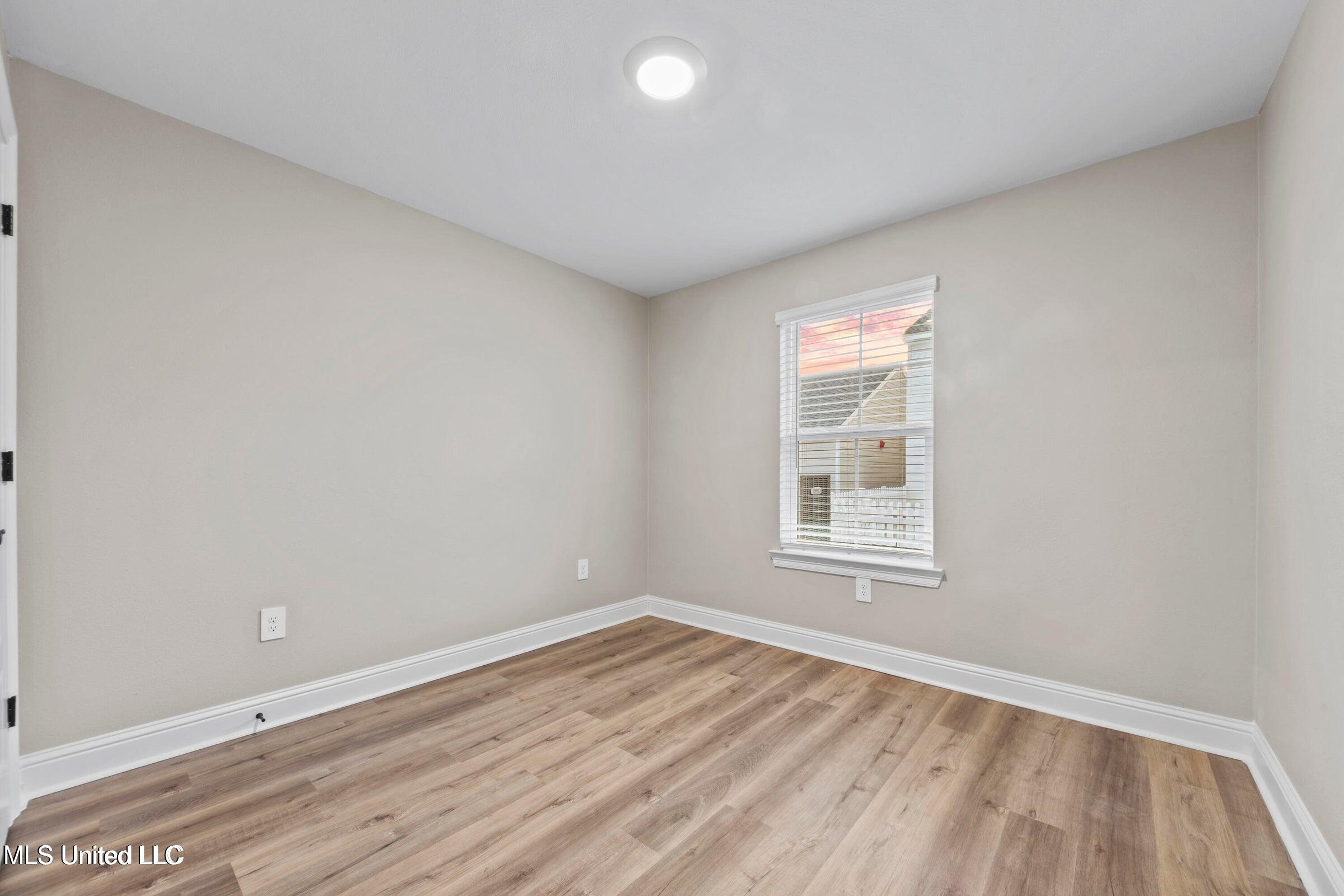 1527 2nd Street Gulfport, MS 39501 - Photo 4 of 11 20250227173437120644000000-o