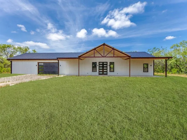 $599,999 | 10414 County Road 2138, Kemp, TX 75143