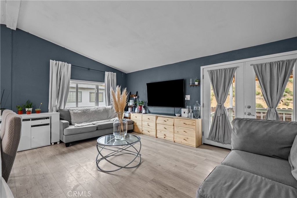 657 Lebec Road, Unit 49 Lebec, CA 93243 - Photo 4 of 13 Living Room