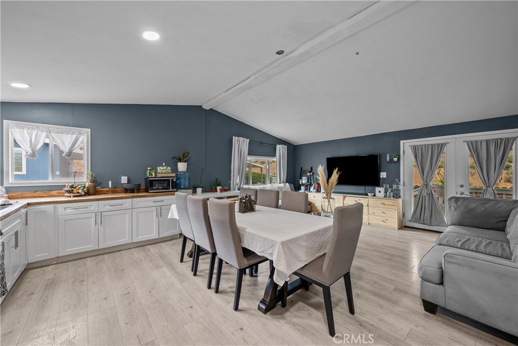 657 Lebec Road, Unit 49 Lebec, CA 93243 - Photo 5 of 13 Dinning Area