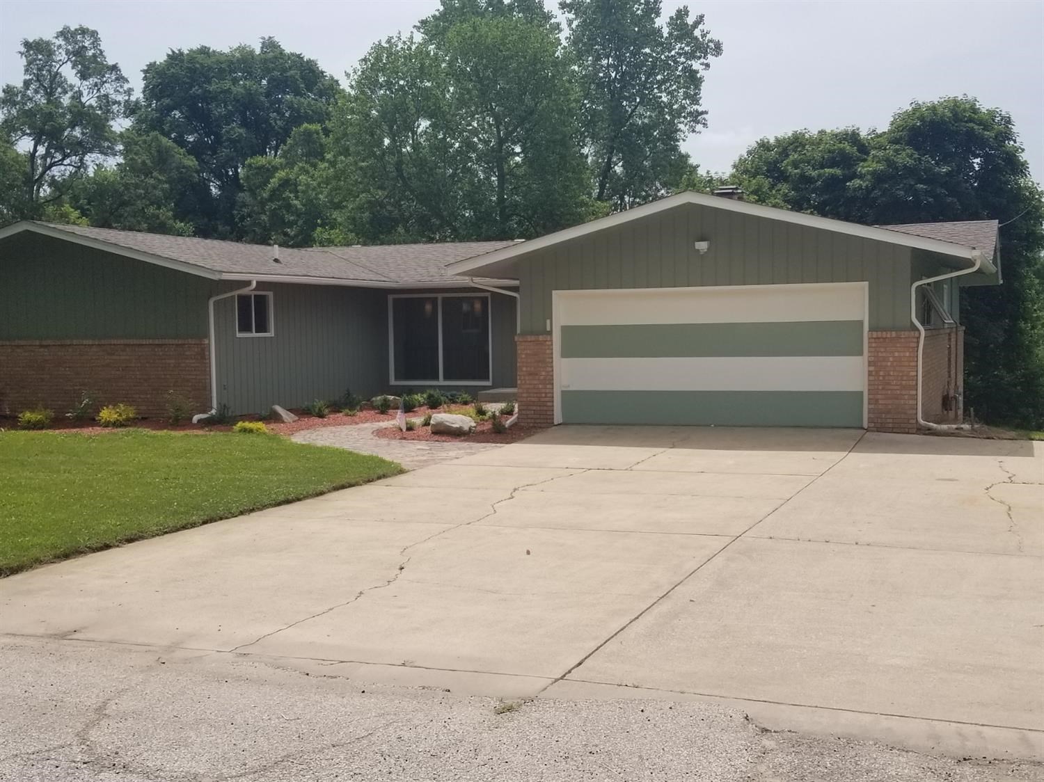 346 West Johnson Road La Porte, IN 46350 - Photo 2 of 30 1500x1124