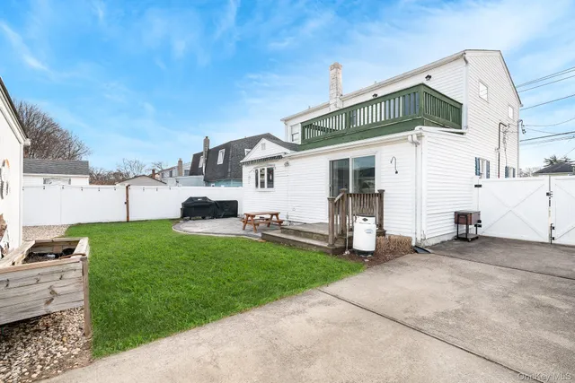 $599,000 | 456 48th Street, Lindenhurst, NY 11757