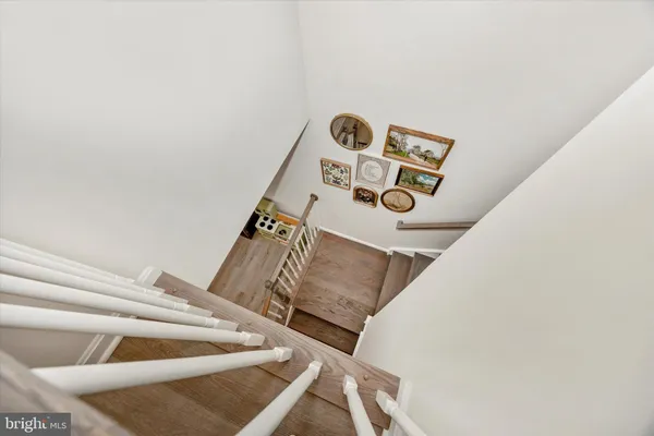 a view of entryway and kitchen