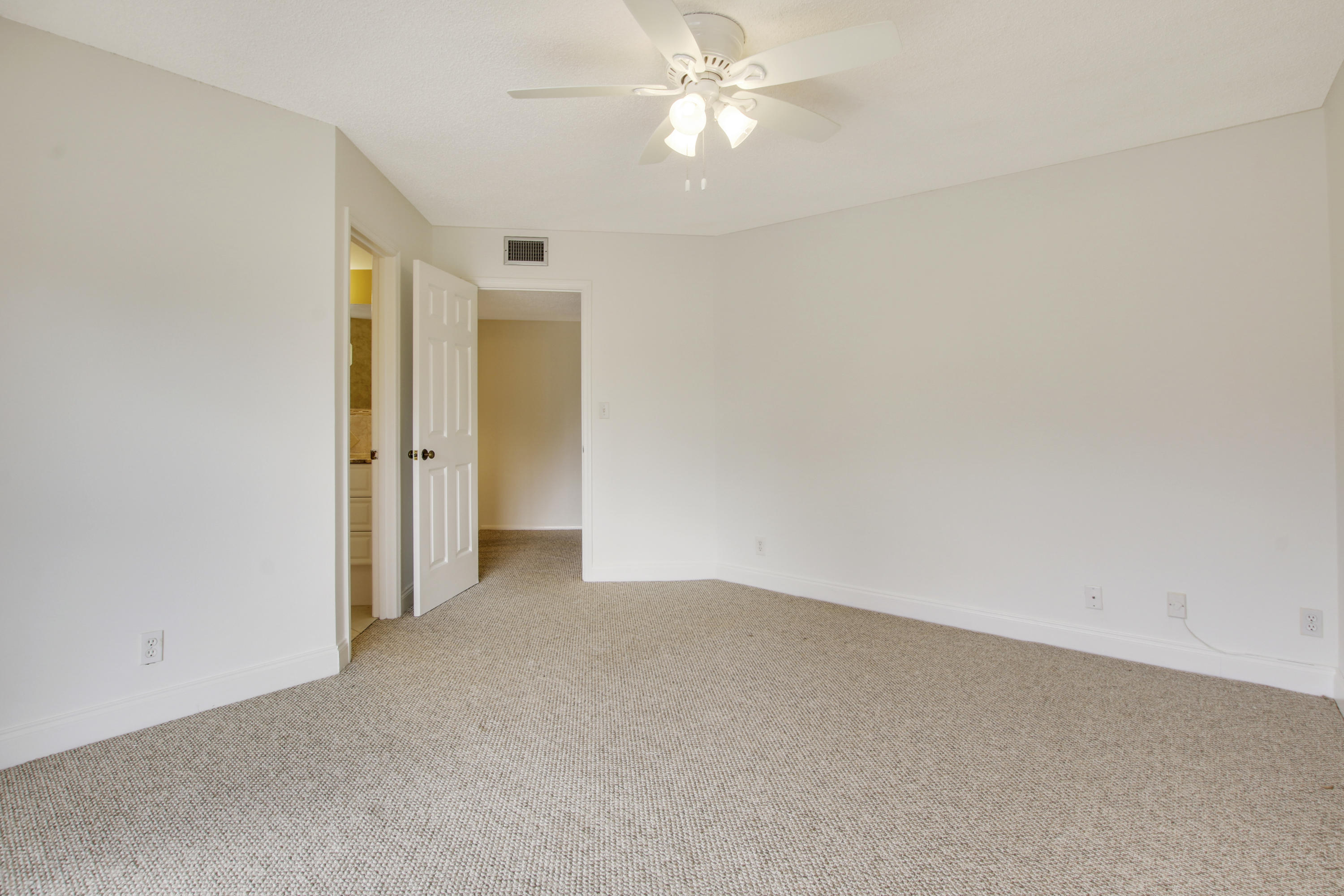 267 Seabreeze Circle Jupiter, FL 33477 - Photo 23 of 31 House-16