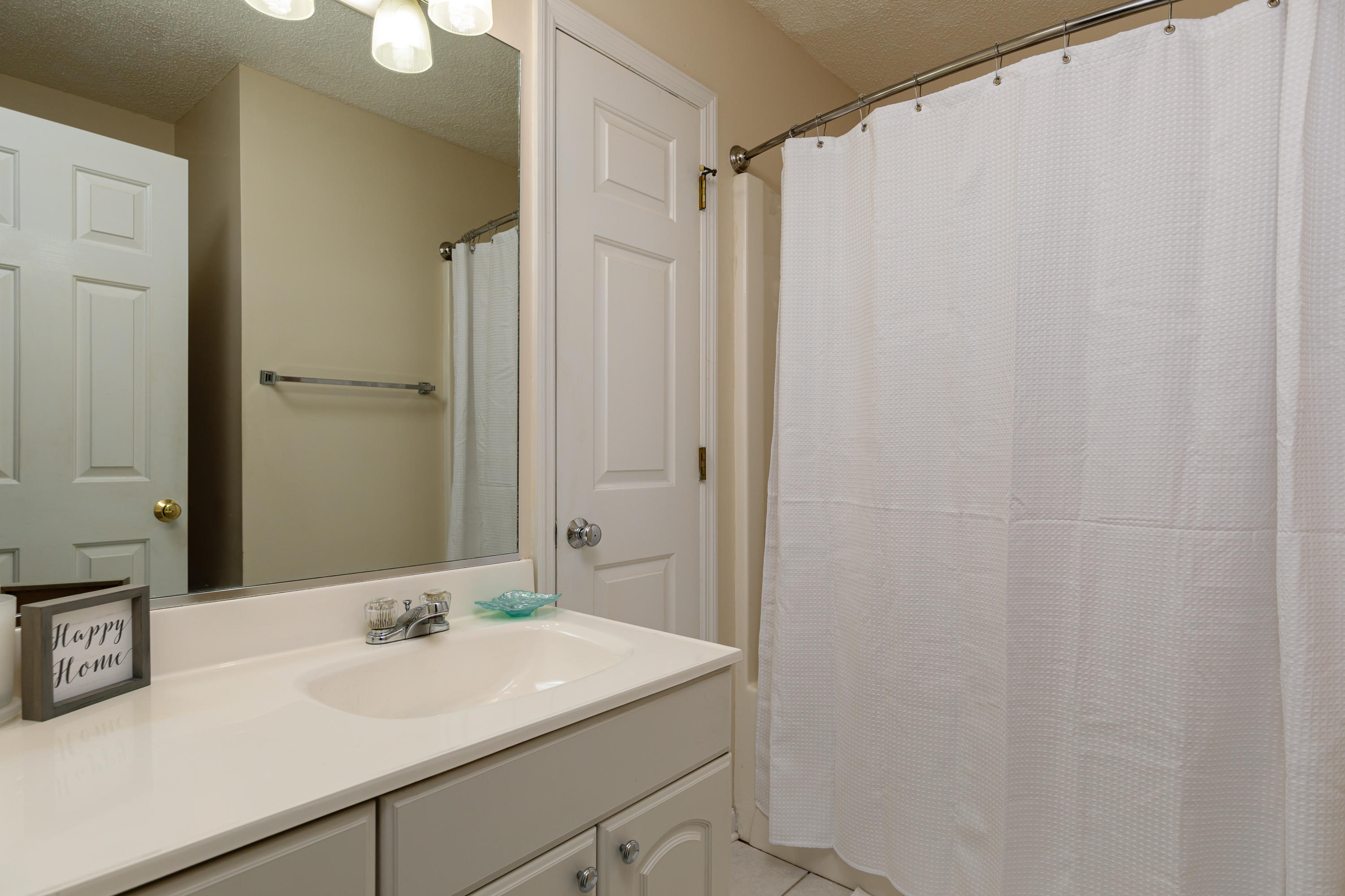 887 Roseland Road Aberdeen, NC 28315 - Photo 17 of 27 Guest Bath