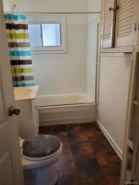 7642 Rivard Avenue Warren, MI 48091 - Photo 3 of 15