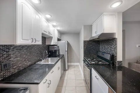 $245,000 | 1460 Fairlane Drive, Unit 312, Schaumburg, IL 60193
