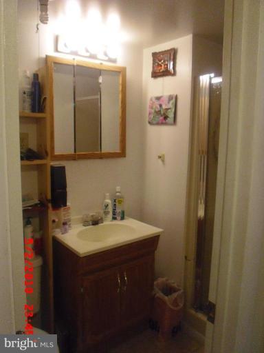 11928 Bluhill Road Silver Spring, MD 20902 - Photo 18 of 19 Bath #2
