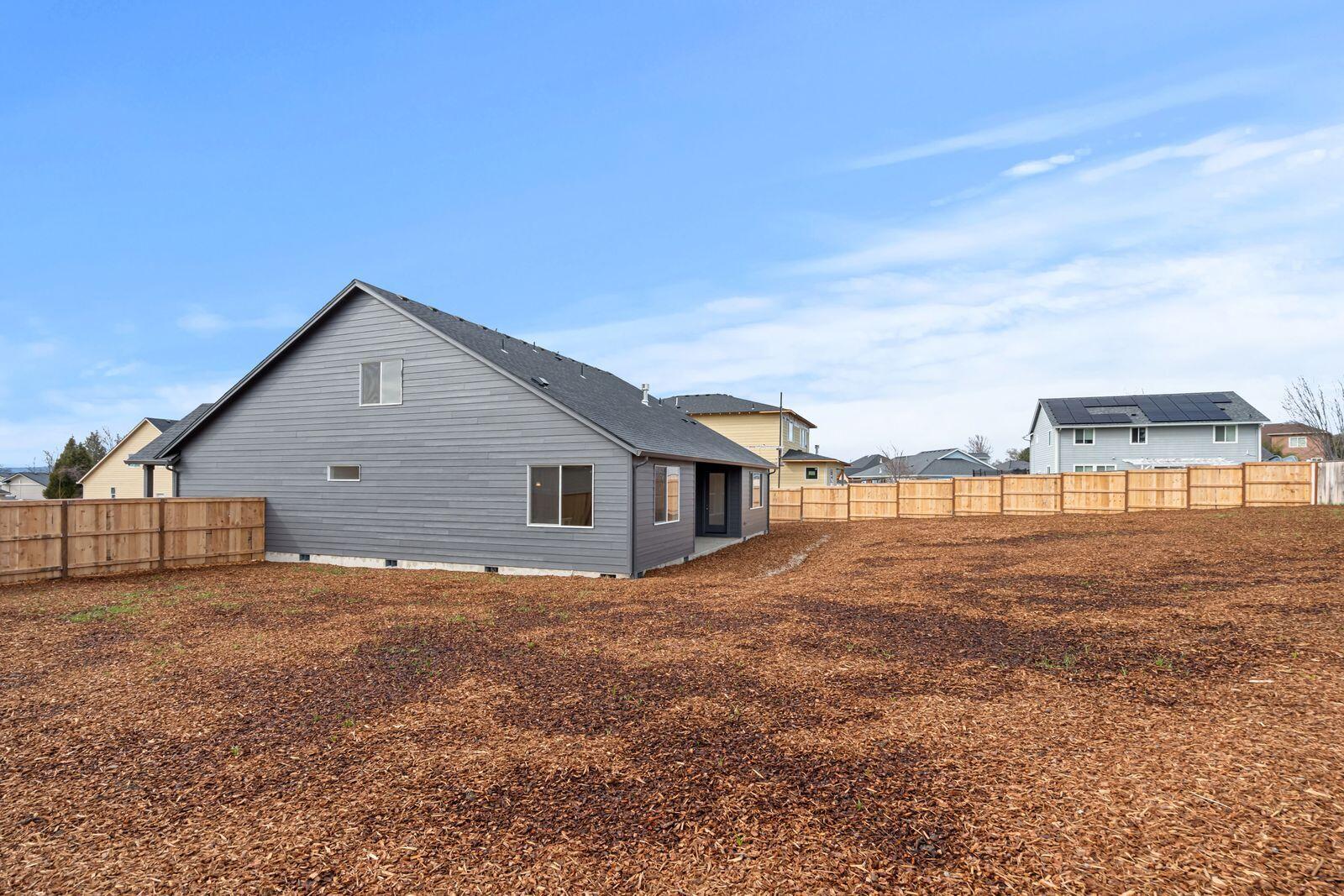 1159 Pumpkin Ridge, Unit 323 Eagle Point, OR 97524 - Photo 34 of 37