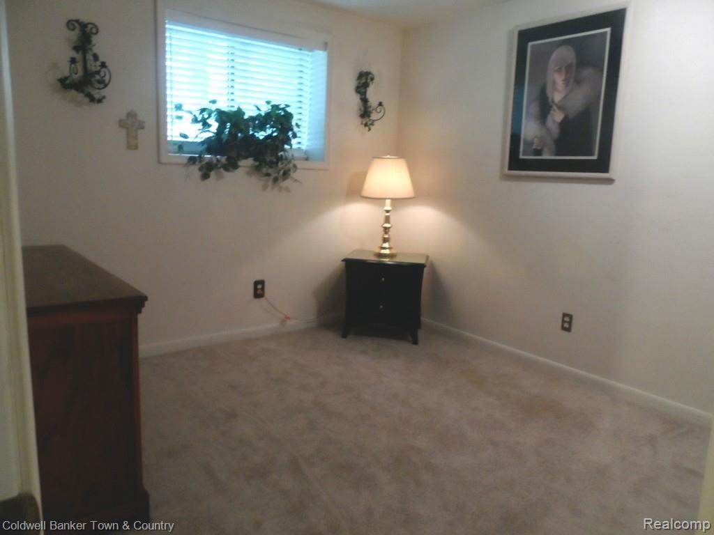 1796 Ridge Road White Lake, MI 48383 - Photo 21 of 36 Bed4.jpg