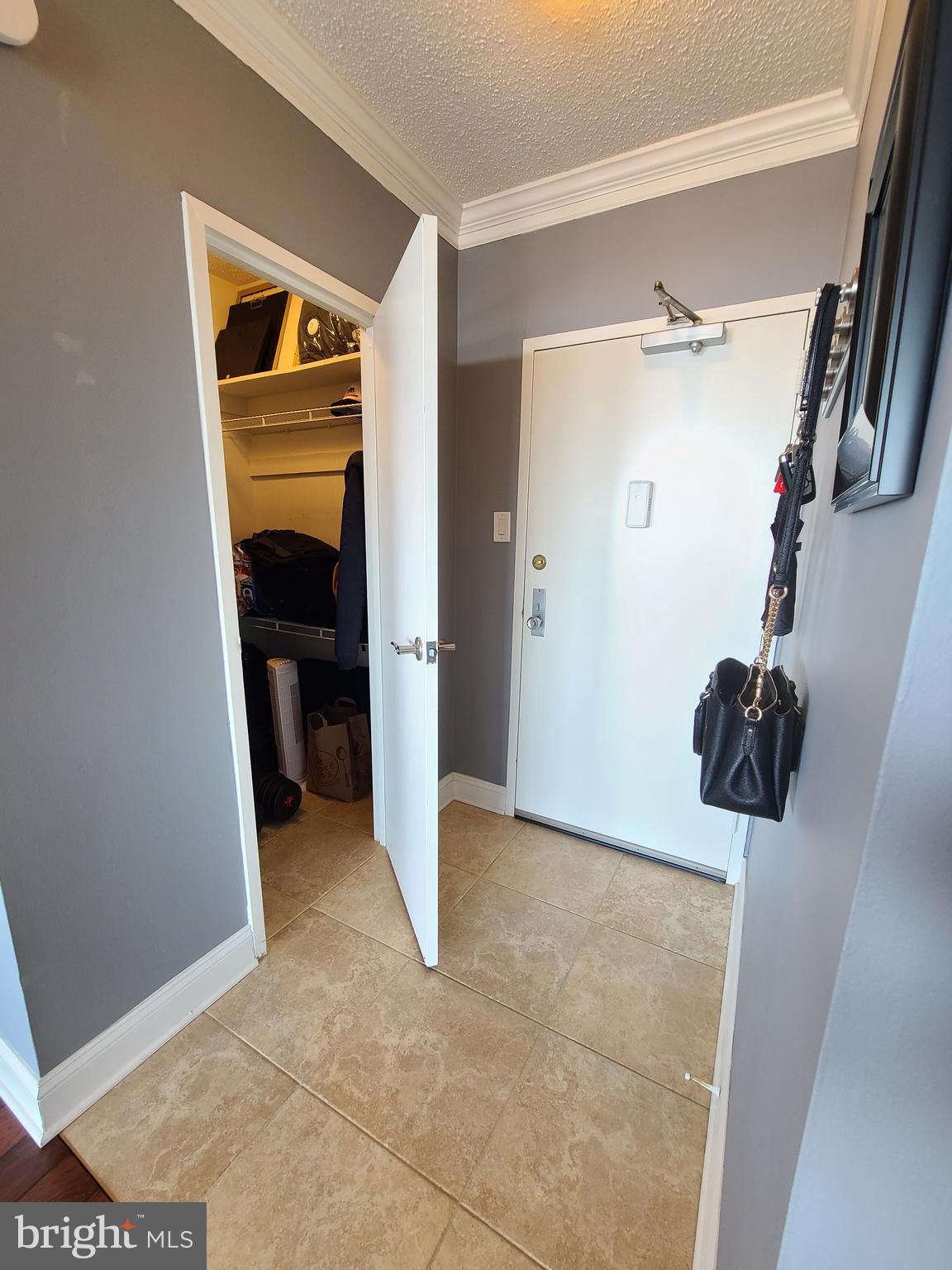 4141 North Henderson Road, Unit 801 Arlington, VA 22203 - Photo 18 of 65 Foyer with walk-in closet